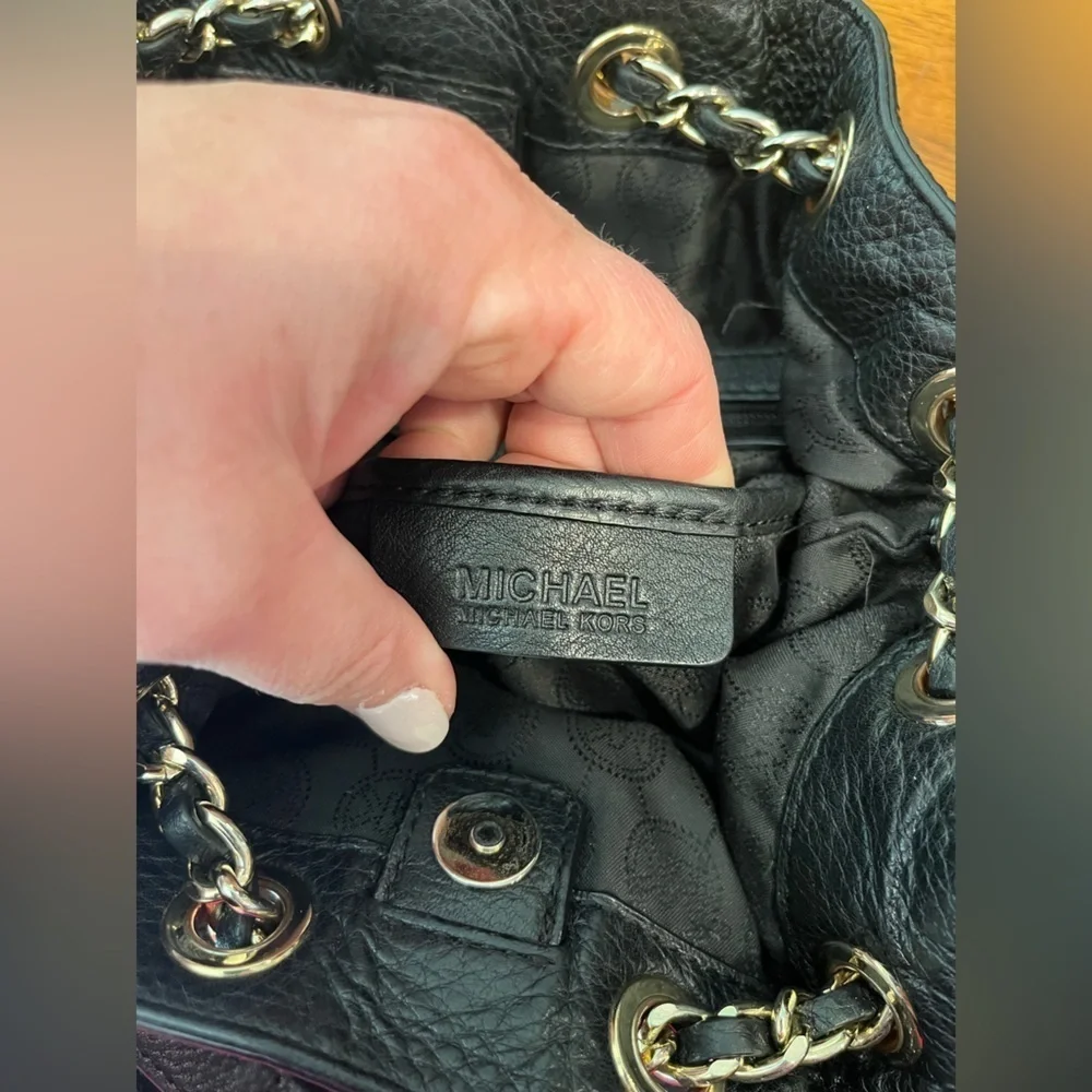 Michael Kors black Frankie Messenger bag purse